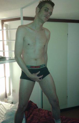 Enzo roki candidat acteur porno gay